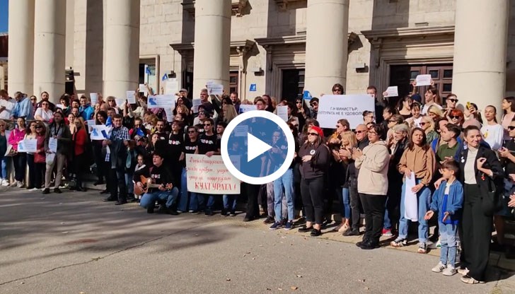 Десетки културни дейци пяха "Без култура няма държава и без култура всичко е плява"