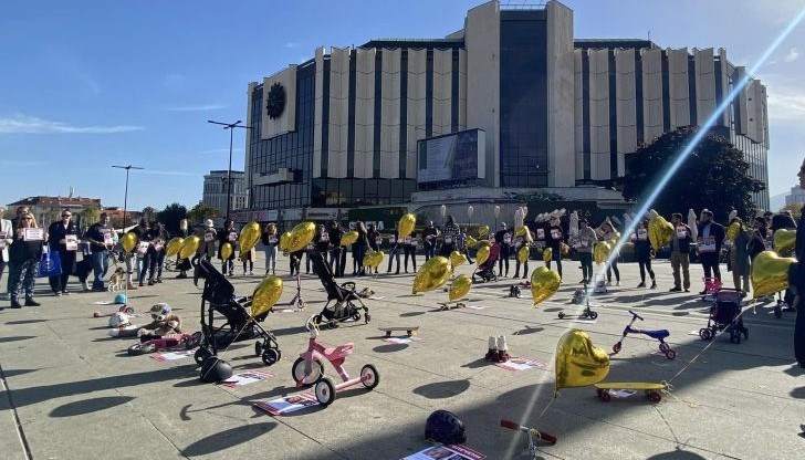 Посланието на демонстрацията е "Помогни да върнем заложниците живи у дома" Посланието на демонстрацията е "Помогни да върнем заложниците живи у дома"