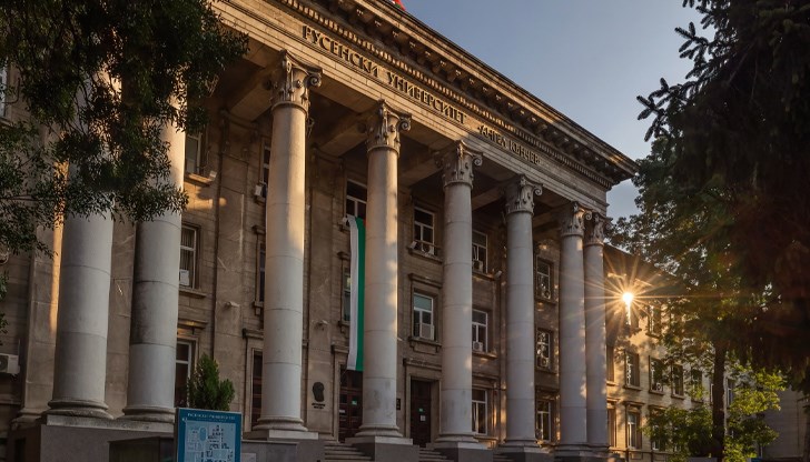 Приемът е в 49 специалности от 23 професионални направления Приемът е в 49 специалности от 23 професионални направления