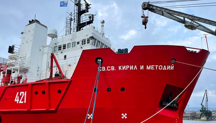 Корабът "Св. св. Кирил и Методий" превозва близо 70 тона материали за построяването на новата научна лаборатория на Ледения континент