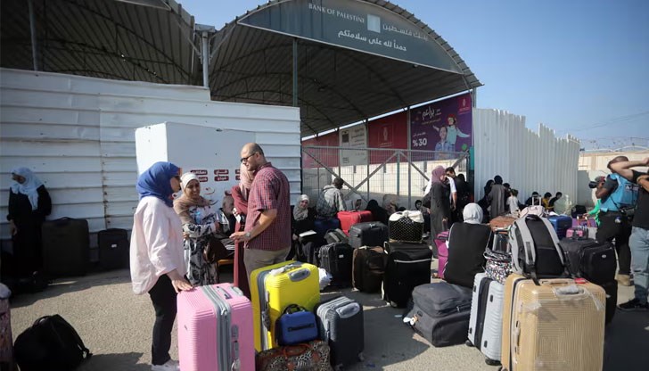 Нито един притежател на чуждестранен паспорт няма да може да напусне Ивицата Газа, каза граничен служител