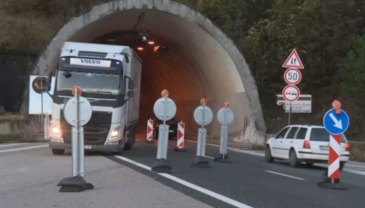 Заради ремонта се въвежда и ограничение на скоростта до 50 км/ч