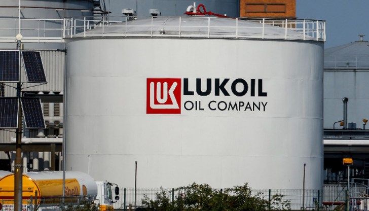 Това заявиха в своя позиция от рафинерията, след като Делян Пеевски и Делян Добрев сезираха прокуратурата заради данни за незаконен износ на петрол