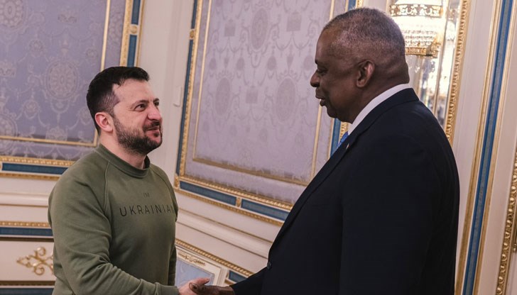 Министърът на отбраната на САЩ е уверил украинския президент Володимир Зеленски в непоколебимата подкрепа на САЩ по отношение на неотложните нужди на Украйна Министърът на отбраната на САЩ е уверил украинския президент Володимир Зеленски в непоколебимата подкрепа на САЩ по отношение на неотложните нужди на Украйна