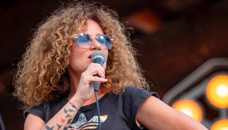 Певицата Белослава стана баба за първи път