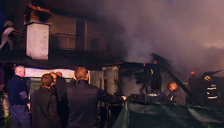 Шестчленно семейство остана на улицата Шестчленно семейство остана на улицата