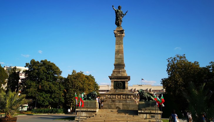 В осемте Общински съвета в област Русе има общо 152 общински съветници от 16 политически формации