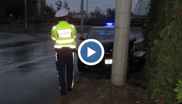 Автомобил самокатастрофира, шофьорът е неустановен