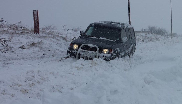 Спасители борят преспите да стигнат до пострадалите в Аксаково