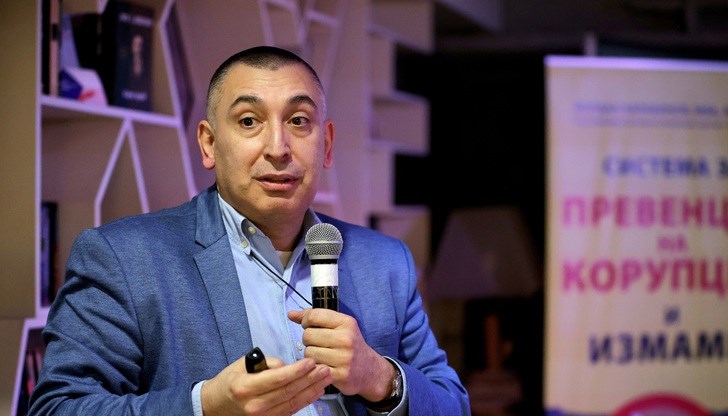 Хората, които се опитват да работят по правилата, нямат шанс, каза Карабинов