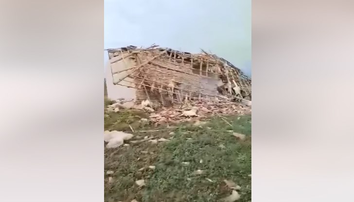 Къщата е напълно унищожена от природната стихия