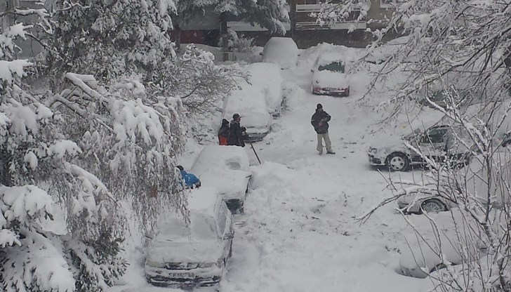 В петък ни очакват температури до 19 градуса, а през почивните дни идват сняг и преспи