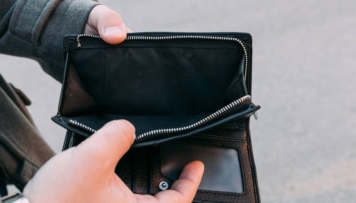 Минималния праг на бедност е 12 928 лири (803 лева) Минималния праг на бедност е 12 928 лири (803 лева)