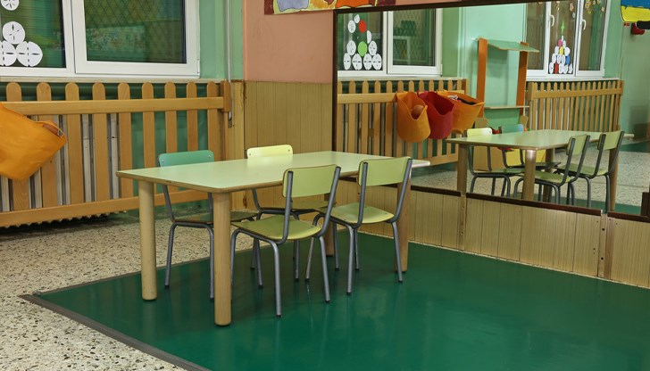 Майка му се оплака, че върху нея е оказан натиск да премести сина си в друго учебно заведение