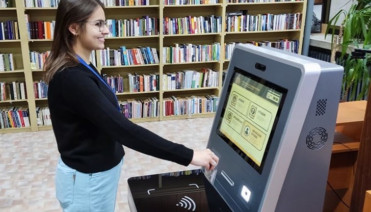 Посетителите на библиотеката вече могат сами да регистрират книгите