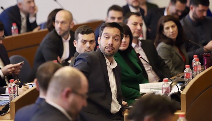 Предстои балотаж между първите двама Предстои балотаж между първите двама