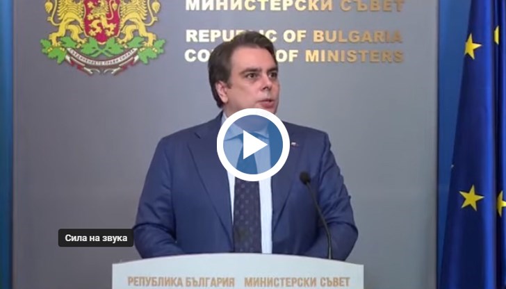 Финансовият министър коментира упреците на държавния глава, че "сглобката са се стиснали здраво в името на оцеляването"