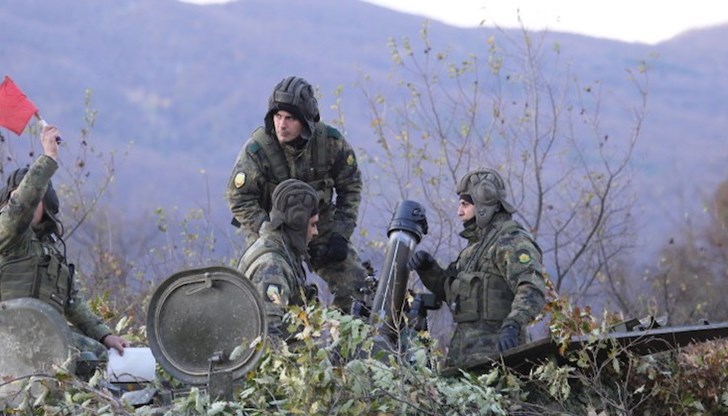 Артилеристите стрелят с минохвъргачки в Ново село