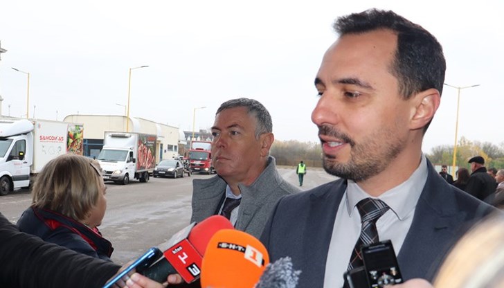 По последни данни за последното денонощие през граничния пункт със северната ни съседка са преминали по около 1400 камиона в двете посоки