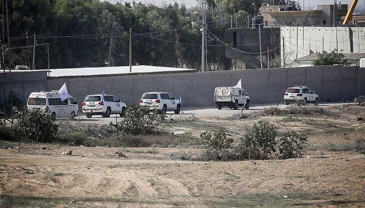 Конвой от 40 бели линейки премина през пункта на границата с Египет