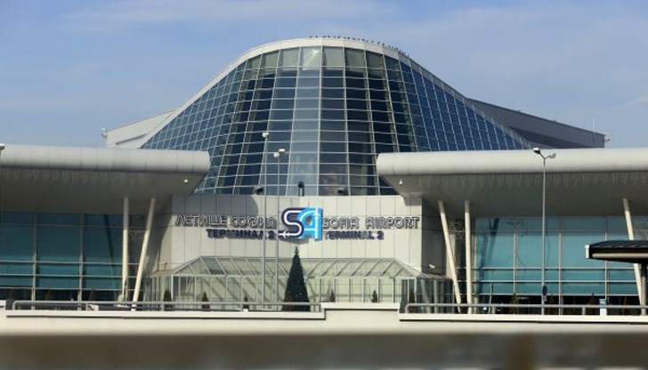 Има известни закъснения на излитащите самолети, съобщават от летището