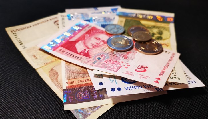 Минималната почасова ставка ще изсветли сивия сектор, каза икономистът Румен Гълъбинов Минималната почасова ставка ще изсветли сивия сектор, каза икономистът Румен Гълъбинов