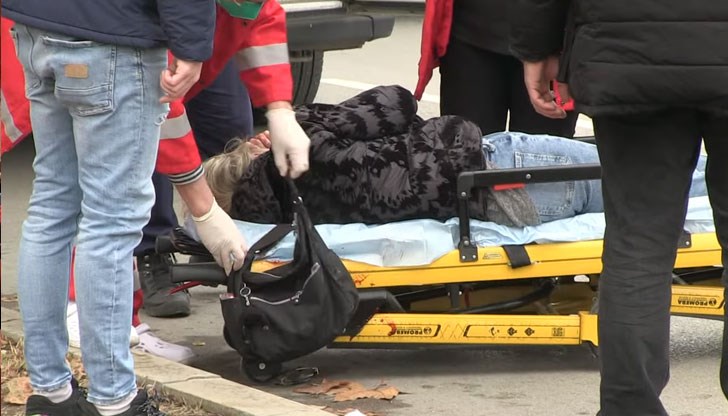 Жената е настанена за лечение с фрактури и други наранявания в болница "Канев"