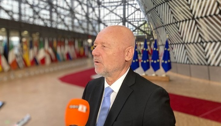 По неговите думи България е огромен производител на боеприпаси спрямо съотношението на населението и икономиката По неговите думи България е огромен производител на боеприпаси спрямо съотношението на населението и икономиката