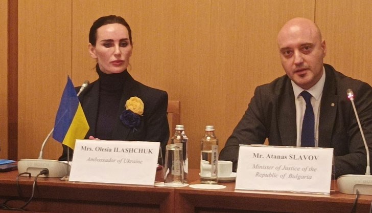 България подкрепя международните инициативи, които целят решаването на военния конфликт и въздаването на справедливост, заяви Атанас Славов България подкрепя международните инициативи, които целят решаването на военния конфликт и въздаването на справедливост, заяви Атанас Славов