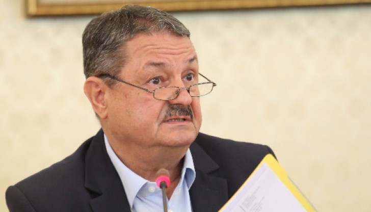 Аз лично не съм виждал от 30-40 години циклон, който да мине със самото си „око“ толкова централно през страната ни, каза проф. Рачев Аз лично не съм виждал от 30-40 години циклон, който да мине със самото си „око“ толкова централно през страната ни, каза проф. Рачев