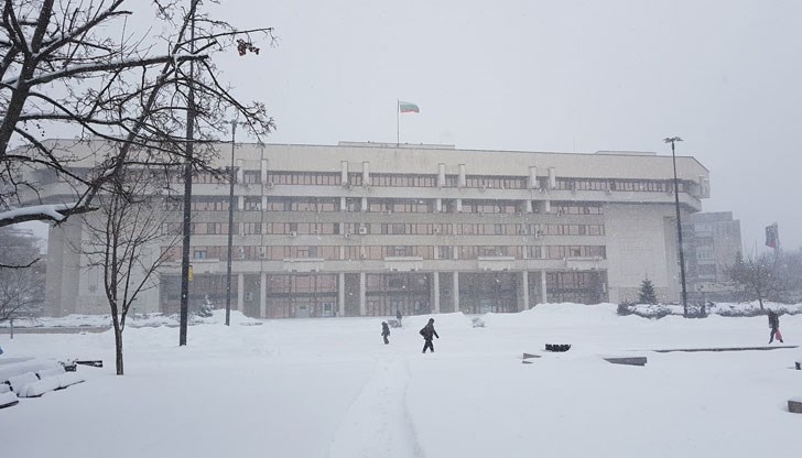 НИМХ предупреждава за бурен вятър и обилни валежи от сняг в неделя НИМХ предупреждава за бурен вятър и обилни валежи от сняг в неделя