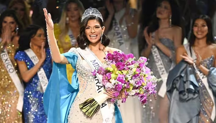 Победителката е висока 1,80 метра, с кафяви очи и кестенява коса