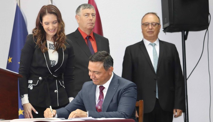 Новоизбраните общински съветници в община Ветово, кметът на общината д-р Мехмед Мехмед и кметовете на кметства встъпиха днес в длъжност Новоизбраните общински съветници в община Ветово, кметът на общината д-р Мехмед Мехмед и кметовете на кметства встъпиха днес в длъжност