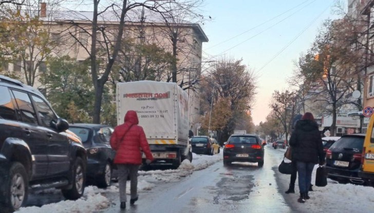 Към този момент над 17 000 абонати в 33 населените места в областта остават без ток Към този момент над 17 000 абонати в 33 населените места в областта остават без ток