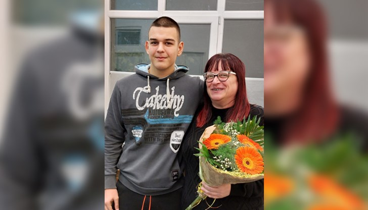 Инж. Мария Димитрова – старши учител теоретично обучение получи статуетка „Посланик на свободния дух“