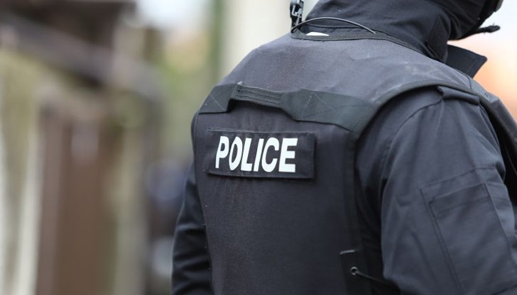 Единият набирал междинни “дилъри на гласове”, а вторият - директно хора, които да гласуват срещу 150 лева