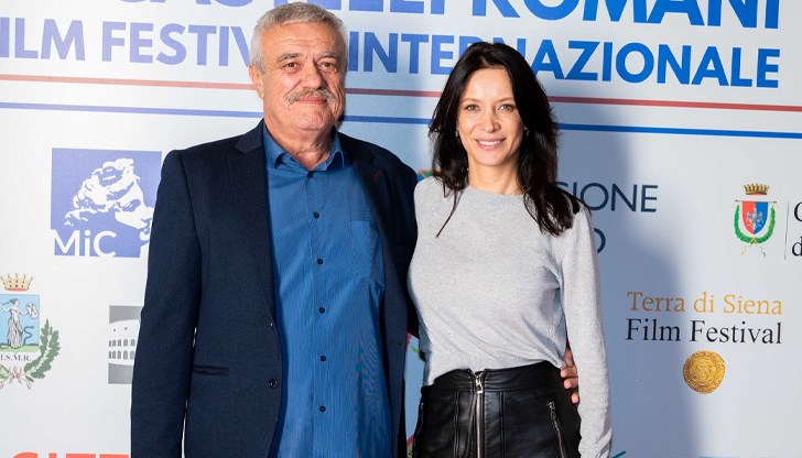 Отличието е за участието й във филма "Игра на доверие" Отличието е за участието й във филма "Игра на доверие"