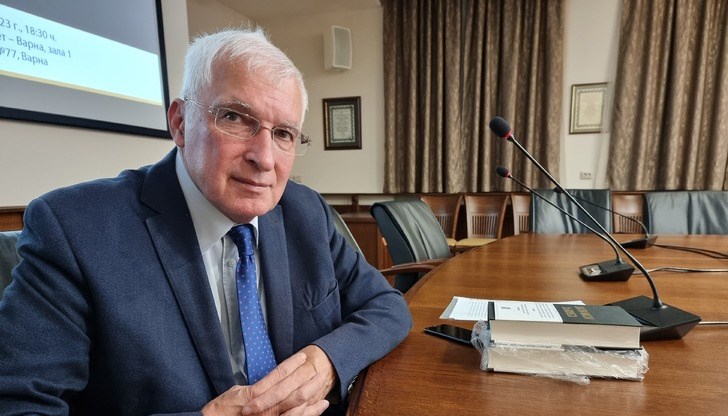 Необходим е ход напред към духовността и културата, за да се промени модела на консуматорство, който е едно модерно дивачество и масово оглупяване