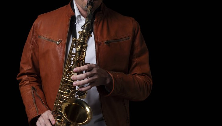 Билети могат да бъдат закупени на касата на Доходното здание