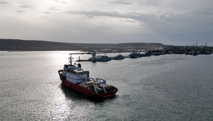 Той бе изпратен с официална церемония, провела се на Морската гара във Варна