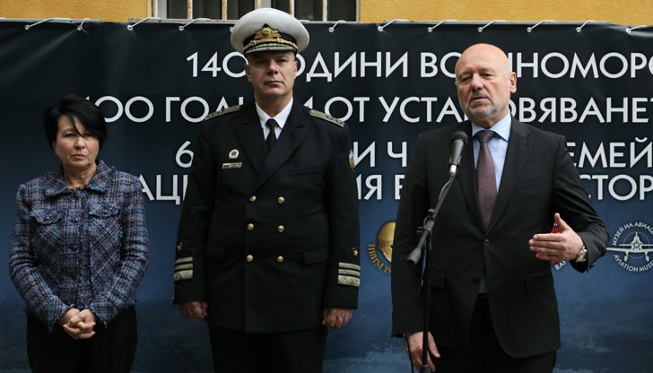 Водим разговори с нашите съюзници, които имат излаз на Черно море – Румъния и Турция, обяви военният министър