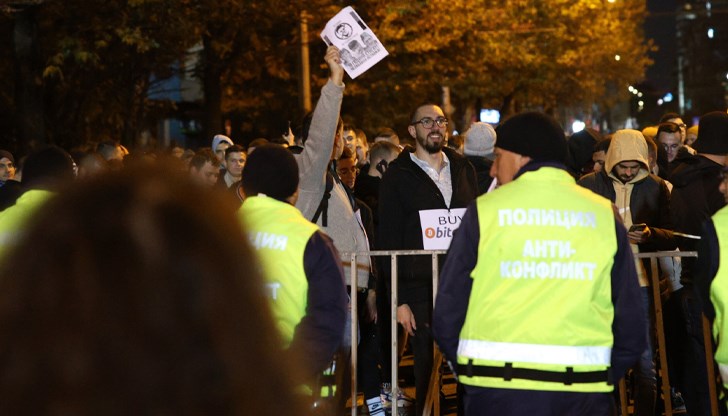 На 24-ма са наложени глоби в размер на 1000 лева и забрана за посещение на спортни мероприятия за една година На 24-ма са наложени глоби в размер на 1000 лева и забрана за посещение на спортни мероприятия за една година