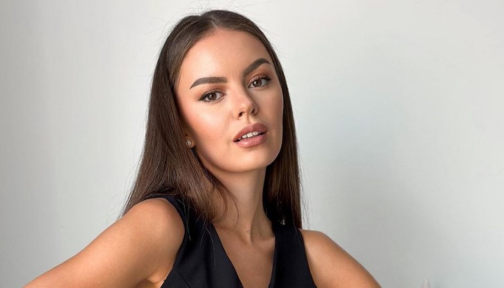 Инфлуенсърката предлага приятната си компания за 3000 лева