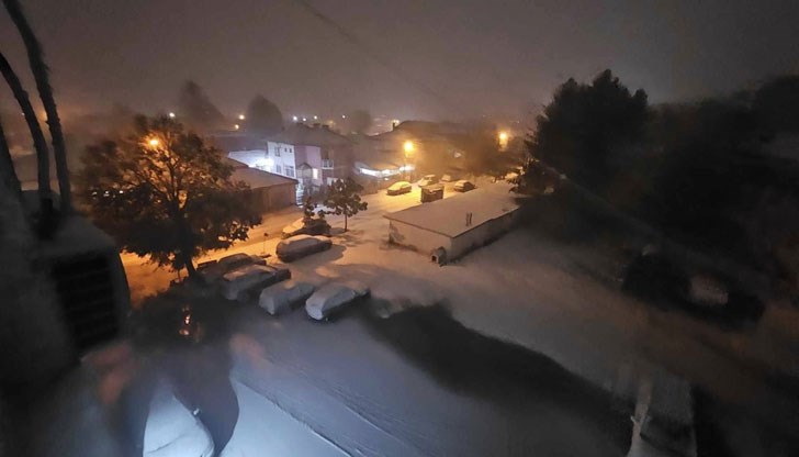 Сняг вали и в Добрич и село Сребърна