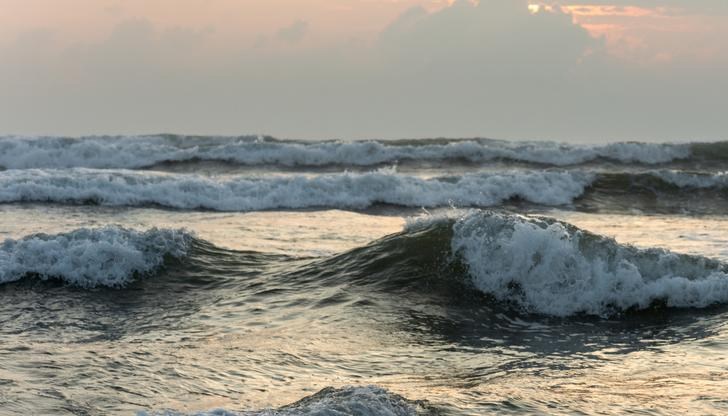 На борда е имало 12-членен екипаж