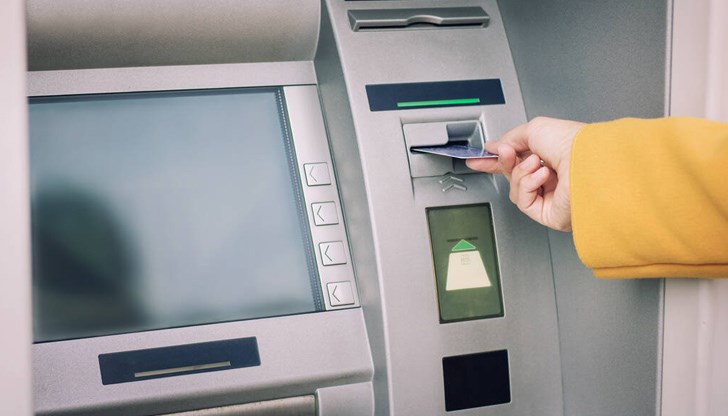 Ще можем да теглим безплатно до три пъти пари от банкомат, след което се начисляват такси