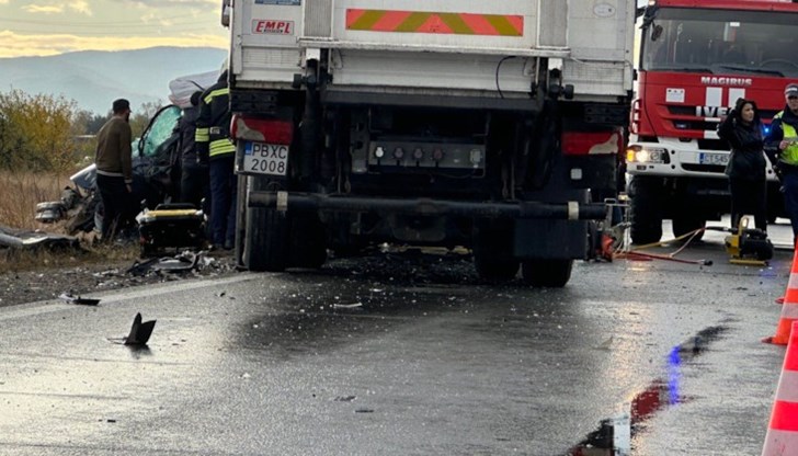 Шофьор загина, петима души са ранени