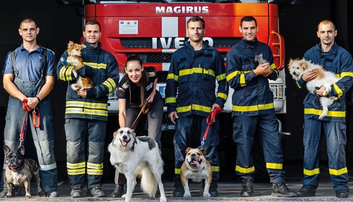 Казанлъшки пожарникари се включиха в снимките за благотворителен календар