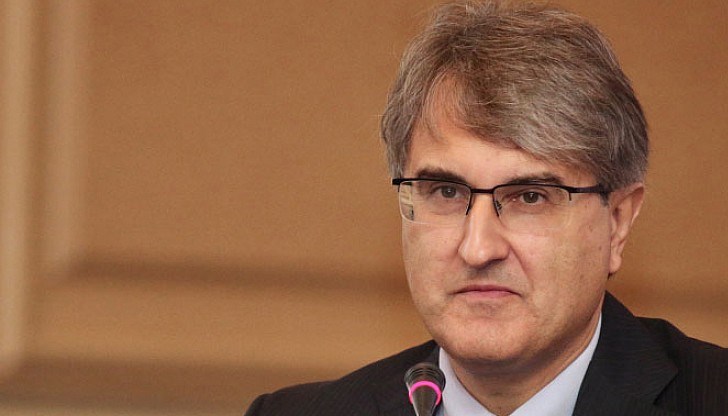 "Тази земя да не е свещена? Вместо да се взимат дългове, често трябва да поглеждаме какво има за приватизация", коментира икономистът "Тази земя да не е свещена? Вместо да се взимат дългове, често трябва да поглеждаме какво има за приватизация", коментира икономистът