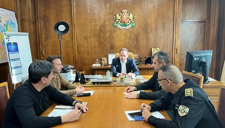 Вътрешният министър свика днес за доклад директорите на СДВР и ГД „Жандармерия“ Вътрешният министър свика днес за доклад директорите на СДВР и ГД „Жандармерия“